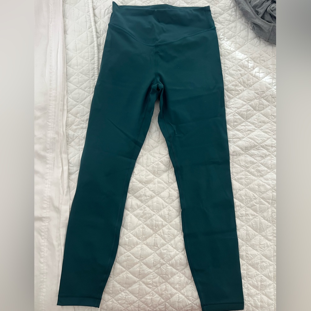 Lululemon wunderunder  size 6